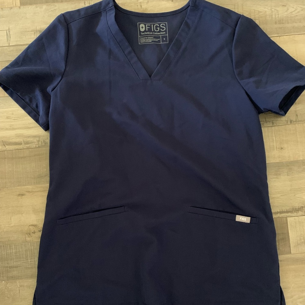 Figs scrub top -Casma 3 pocket top Small